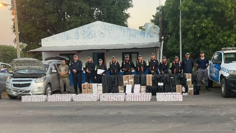 Huyó de un control policial y abandonó cigarrillos valuados en 30 millones de pesos