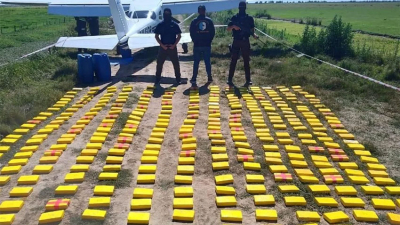 Decomisaron 359 kilos de cocaína de un avión que aterrizó en Entre Ríos