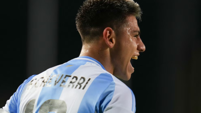Con doblete del "Diablito", y un cierre con suspenso, Argentina venció 4-3 a Uruguay