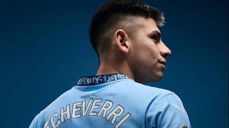 El Diablito Echeverri fue presentado en Manchester City