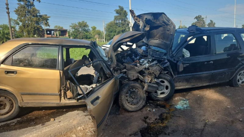 Un adolescente de 15 años que manejaba una camioneta chocó de frente contra un auto y mató al conductor