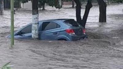 Temporal en Tucumán: evacuados y calles inundadas tras fuertes lluvias