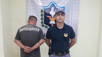 Dos detenidos por intentar fugarse y apuntar con un arma a policías
