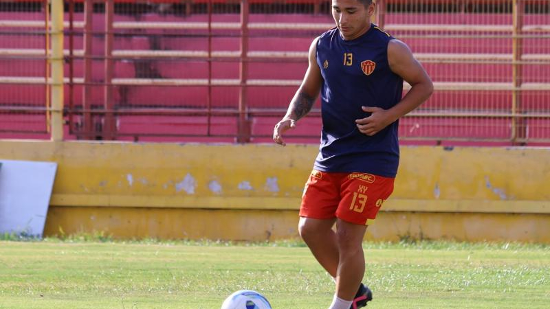 Sarmiento, a Posadas con una sola variante