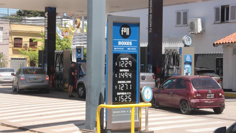 A partir de abril aumentan la nafta y el gasoil