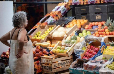 Los precios de los alimentos no desaceleraron y empujan la inflación
