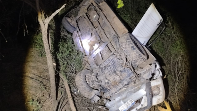 Persecución por más de 70 kilómetros y vuelco en Río Muerto: una mujer resultó con graves lesiones