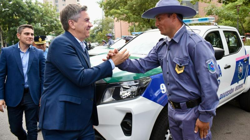 Gobierno entregó noventa vehículos para la seguridad de los chaqueños