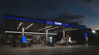 Cargar combustible será más barato de madrugada