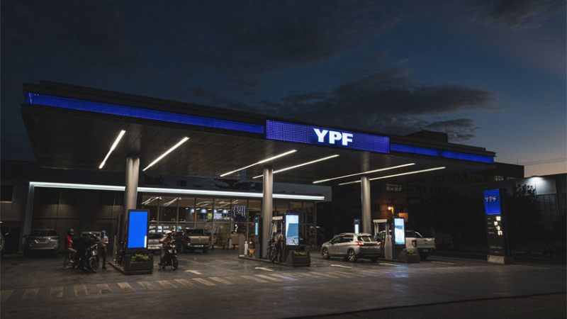 Cargar combustible será más barato de madrugada