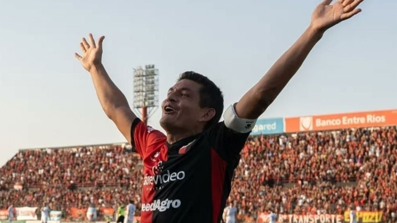 El Pulga Rodríguez anunció su retiro del fútbol y planea su partido despedida