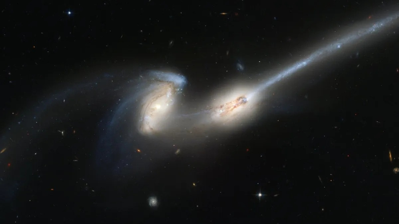 El Hubble capta las primeras señales de la futura colisión galáctica