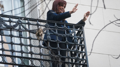 El Tribunal Oral recibió 700 correos electrónicos con pedidos para visitar a CFK en su prisión domiciliaria