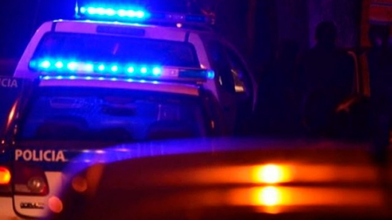 Un excomisario y otro hombre acusados por una oficial de policía por abuso sexual