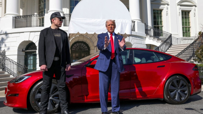 Trump amenazó con deportar a Musk a Sudáfrica: "No más cohetes o autos eléctricos"