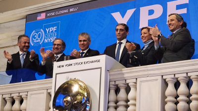 Un fallo que mete a YPF en la crisis de deuda y en la guerra internacional