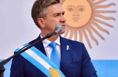 Fuerte alegato de Zdero en el acto central por el Día de la Independencia