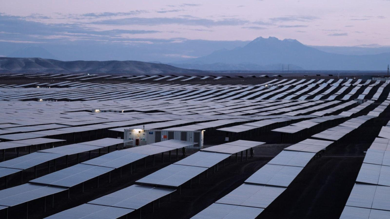 Viven junto a una de las plantas solares más grandes de América y no tienen luz eléctrica 