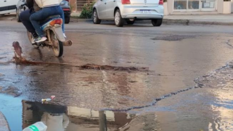 Cansados de los olores cloacales, vecinos presentaron demanda contra Sameep