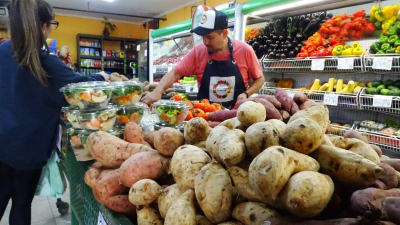 A pesar de los precios estables, la venta de frutas y verduras se mantiene a la baja