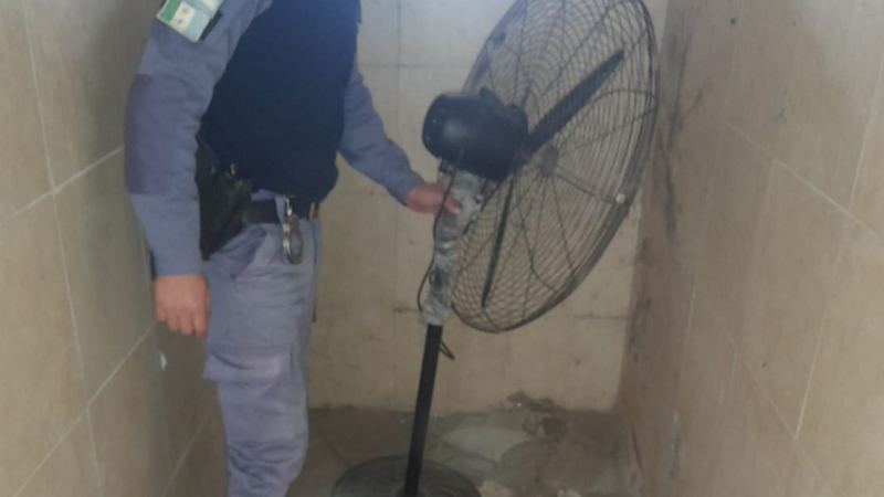 Buscan a "Yaca", acusado del robo de ventiladores industriales robados de una escuela