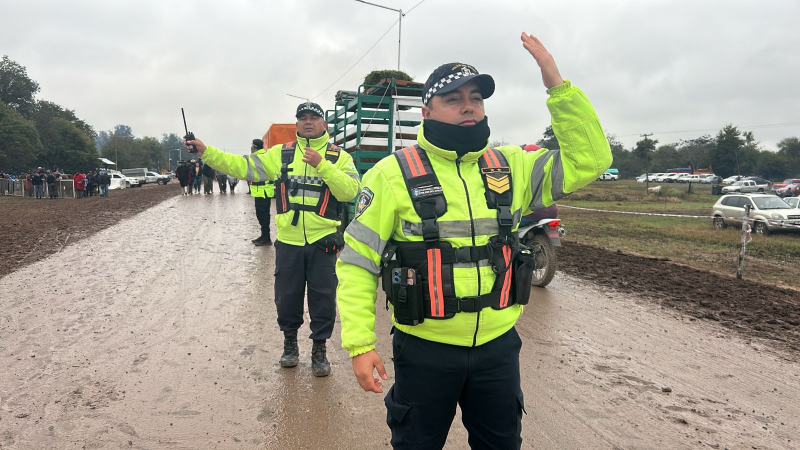 Fuerte despliegue de Policía Caminera: secuestro de auto robado, cuatro detenidos e irregularidades en cargas
