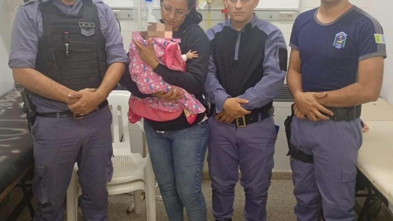 Policías salvaron la vida de una beba de tres meses