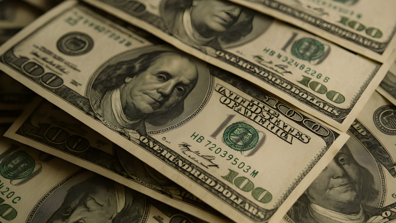 El Gobierno usó USD 3.000 millones en futuros para contener el dólar