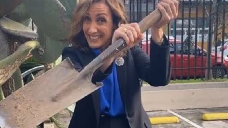 Trabajadores en huelga echaron a la senadora libertaria Florencia Arietto