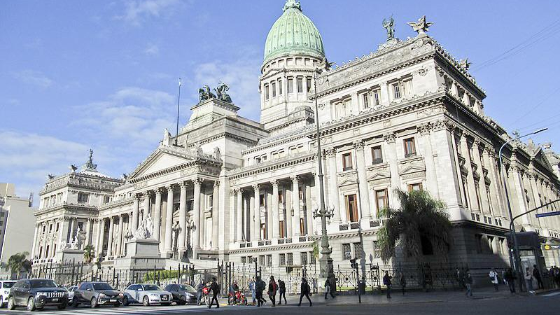 Semana de alta tensión en un Congreso cada vez más hostil al gobierno