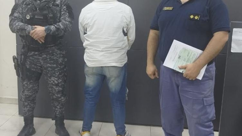 Intentaba cambiar cheques falsos por dinero en efectivo: quedó detenido