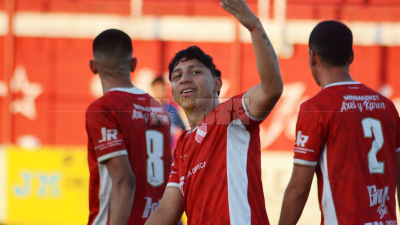 A Estudiantes le costó abrir el marcador, pero finalmente goleó a Bancarios