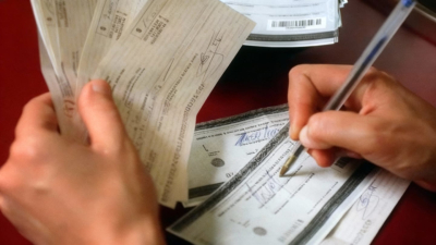 La duplicación de cheques sin fondos alerta a las pymes y amenaza la cadena de pagos