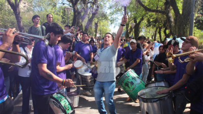 Mucha expectativa y color en Resistencia por la llegada de Javier Milei