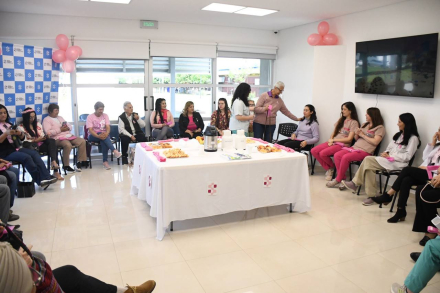 Desayuno Rosa en el CMNR (1).jpg