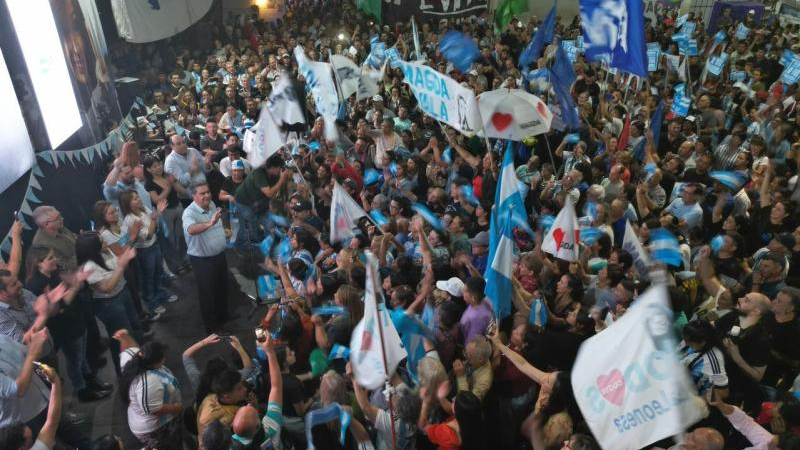Capitanich cerró la campaña y pidió votar con "el bolsillo"