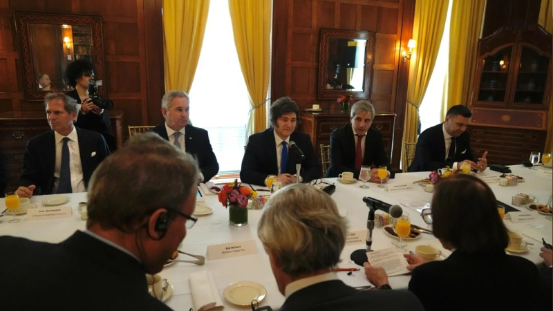 Milei se reunió en Nueva York con grandes empresarios y los alentó a invertir en Argentina