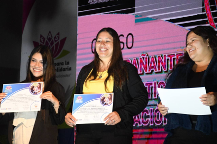 Entrega de certificados del curso Acompañante Terapéutico con Orientación en TEA_.jpeg