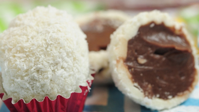 Te enseñamos a preparar unas trufas de chocolate y coco exprés