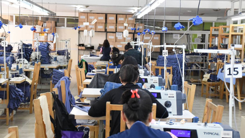 FONTEX ultima detalles de la entrega de guardapolvos para el ciclo lectivo 2026