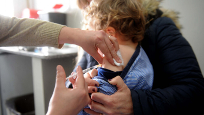 Niñas y niños deben tener aplicadas dos dosis de Triple Viral antes de viajar