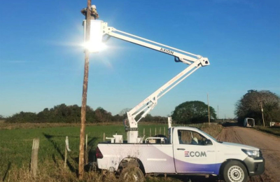 Ecom Chaco reparó el tendido fibra óptica dañado en el interior