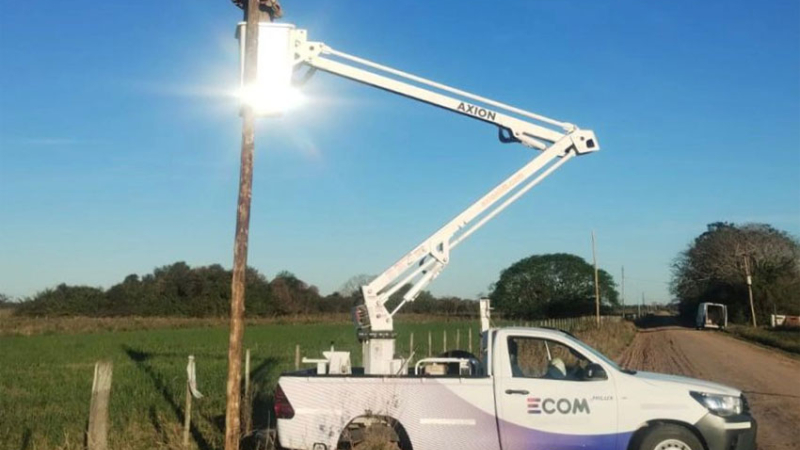 Ecom Chaco reparó el tendido fibra óptica dañado en el interior