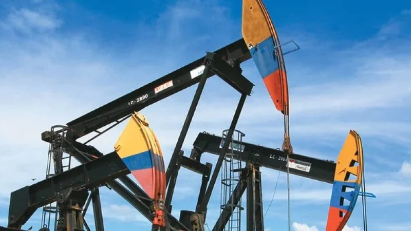 Cuánto cotiza el barril y cuántos dólares podría recibir Venezuela para su reconstrucción