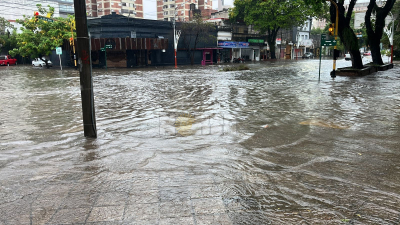 Lluvias intensas paralizan Resistencia: anegamientos, tránsito caótico y pronóstico que preocupa