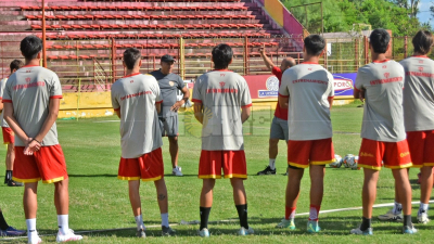 Sarmiento puso primera con la esperanza de dar pelea