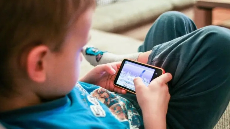 Grooming: cómo operan los abusadores en redes y plataformas digitales