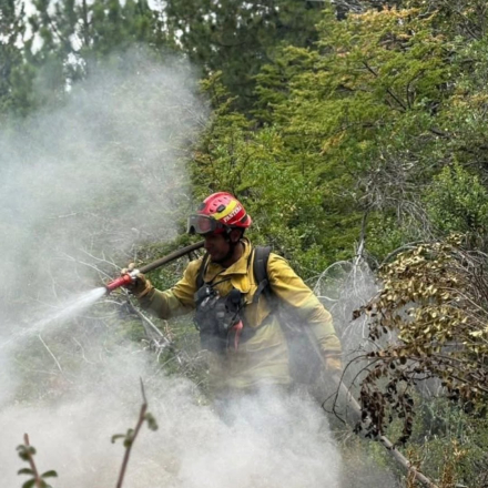 Bomberos cordobeses, al frente de la lucha contra el fuego en Chubut.👨_🚒 Un total de 26 bomber (1).jpg