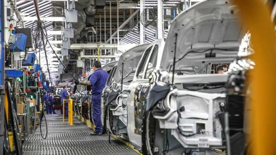 La industria automotriz comenzó 2026 con fuerte caída en producción y exportaciones