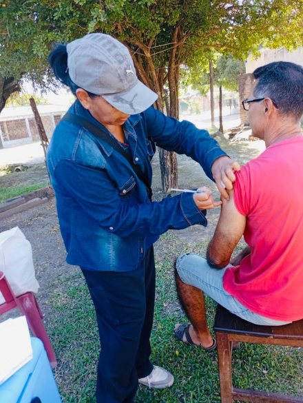 Salud en terreno recorrida casa por casa en el barrio Divino Niño (5).jpeg